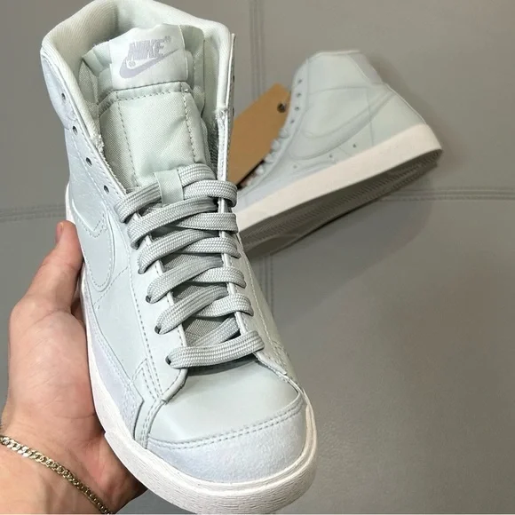 NEW NIKE BLAZER MID GREEN - Picture 2 of 4